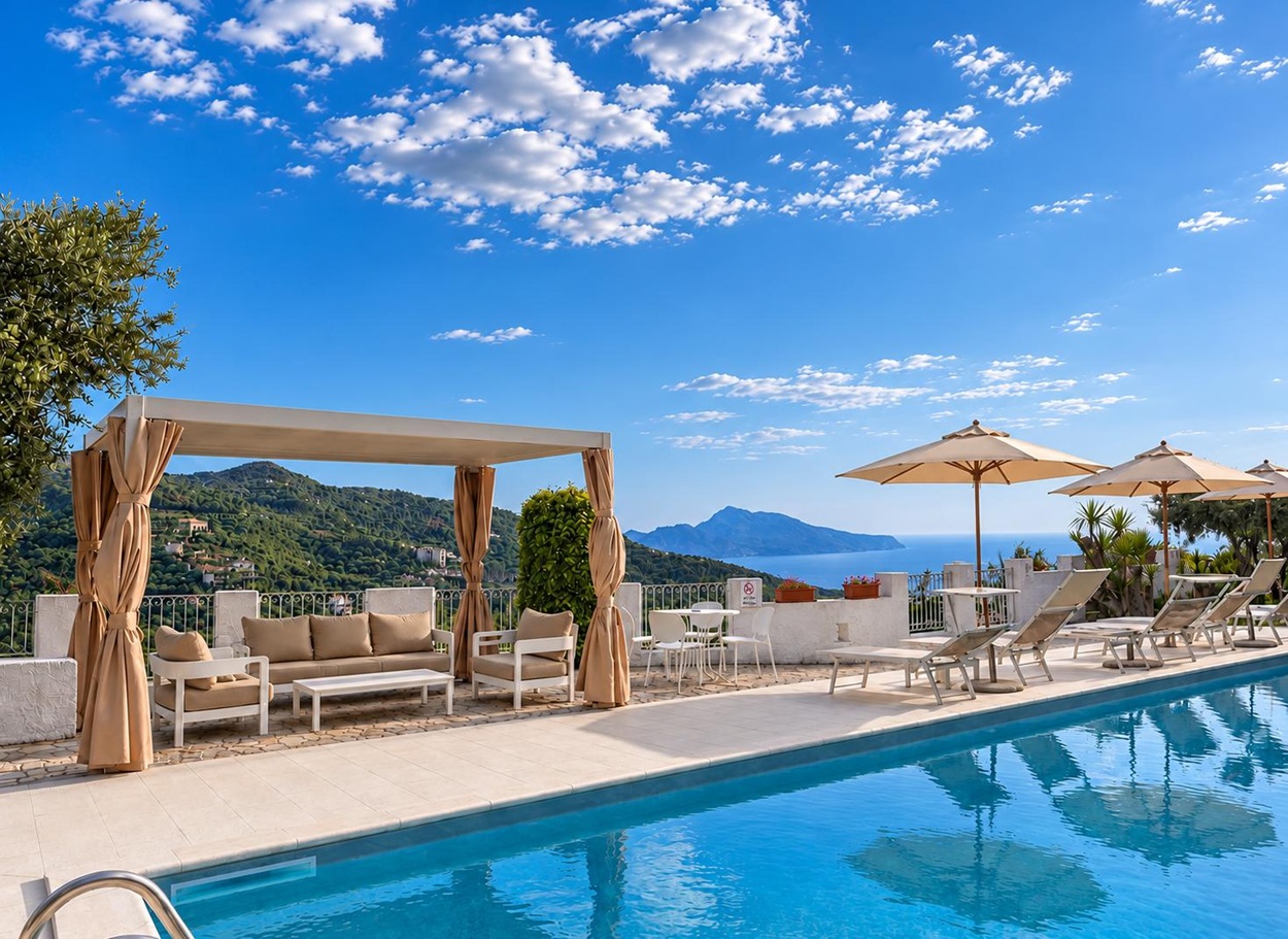 Villa Sole di Capri features a large garden with a swimming pool and panoramic views of Capri.